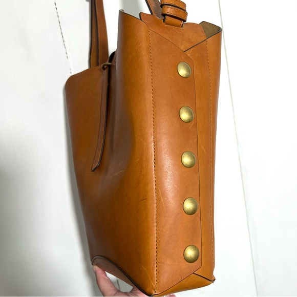 Rare Tory Burch Rowan Whiskey Tan Leather Shoulder Crossbody Studded Bucket Bag - Picture 3 of 11